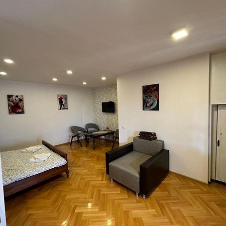 K&N Guesthouse Tbilisi Esterno foto