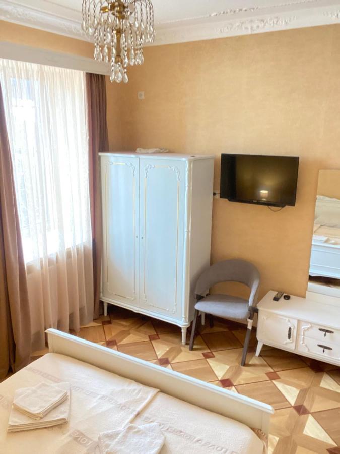 K&N Guesthouse Tbilisi Esterno foto