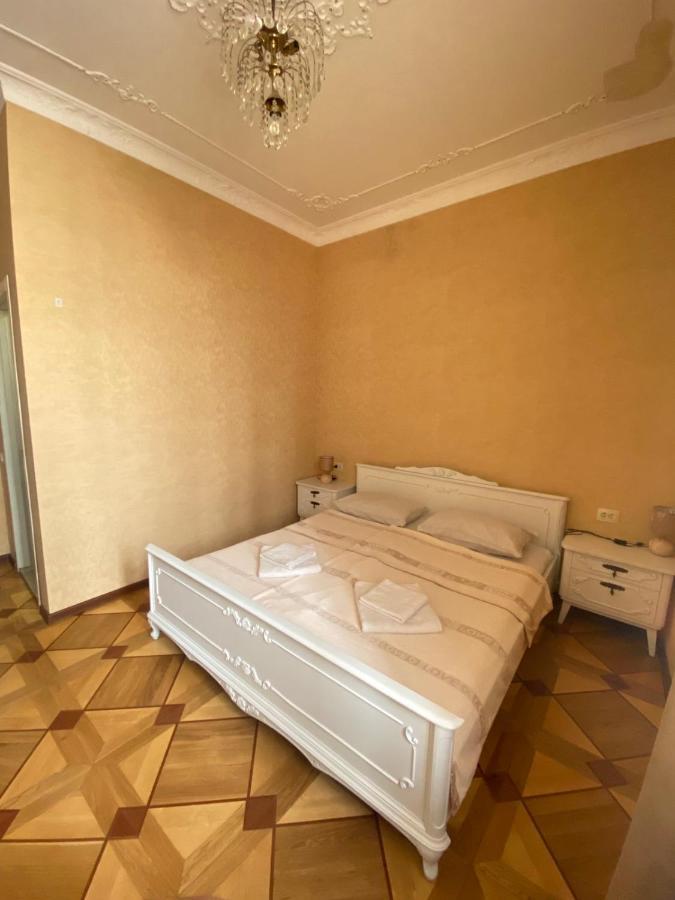 K&N Guesthouse Tbilisi Esterno foto