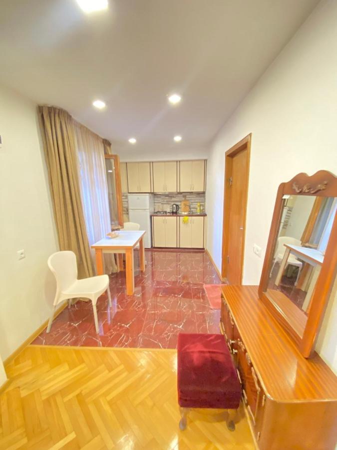 K&N Guesthouse Tbilisi Esterno foto