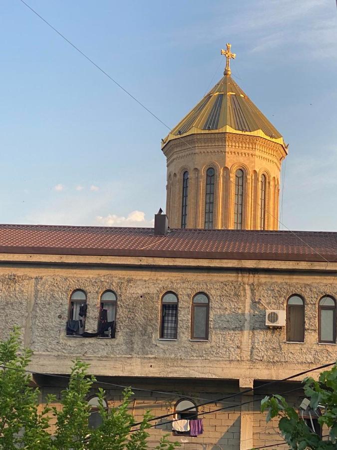 K&N Guesthouse Tbilisi Esterno foto