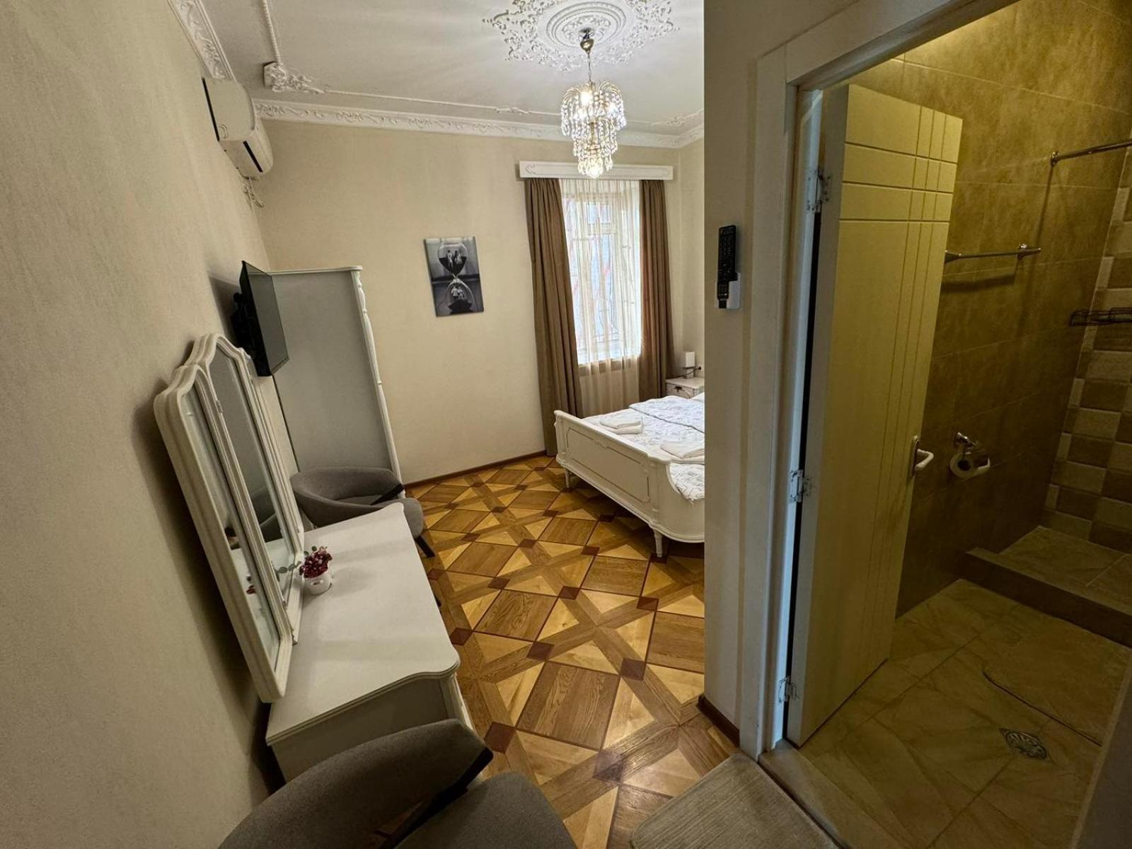 K&N Guesthouse Tbilisi Esterno foto
