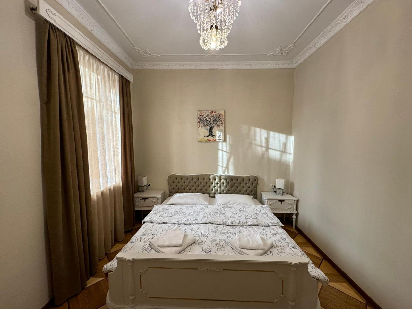 K&N Guesthouse Tbilisi Esterno foto