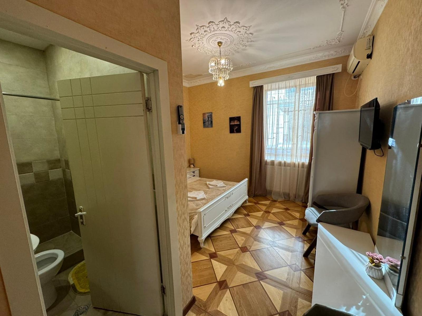 K&N Guesthouse Tbilisi Esterno foto