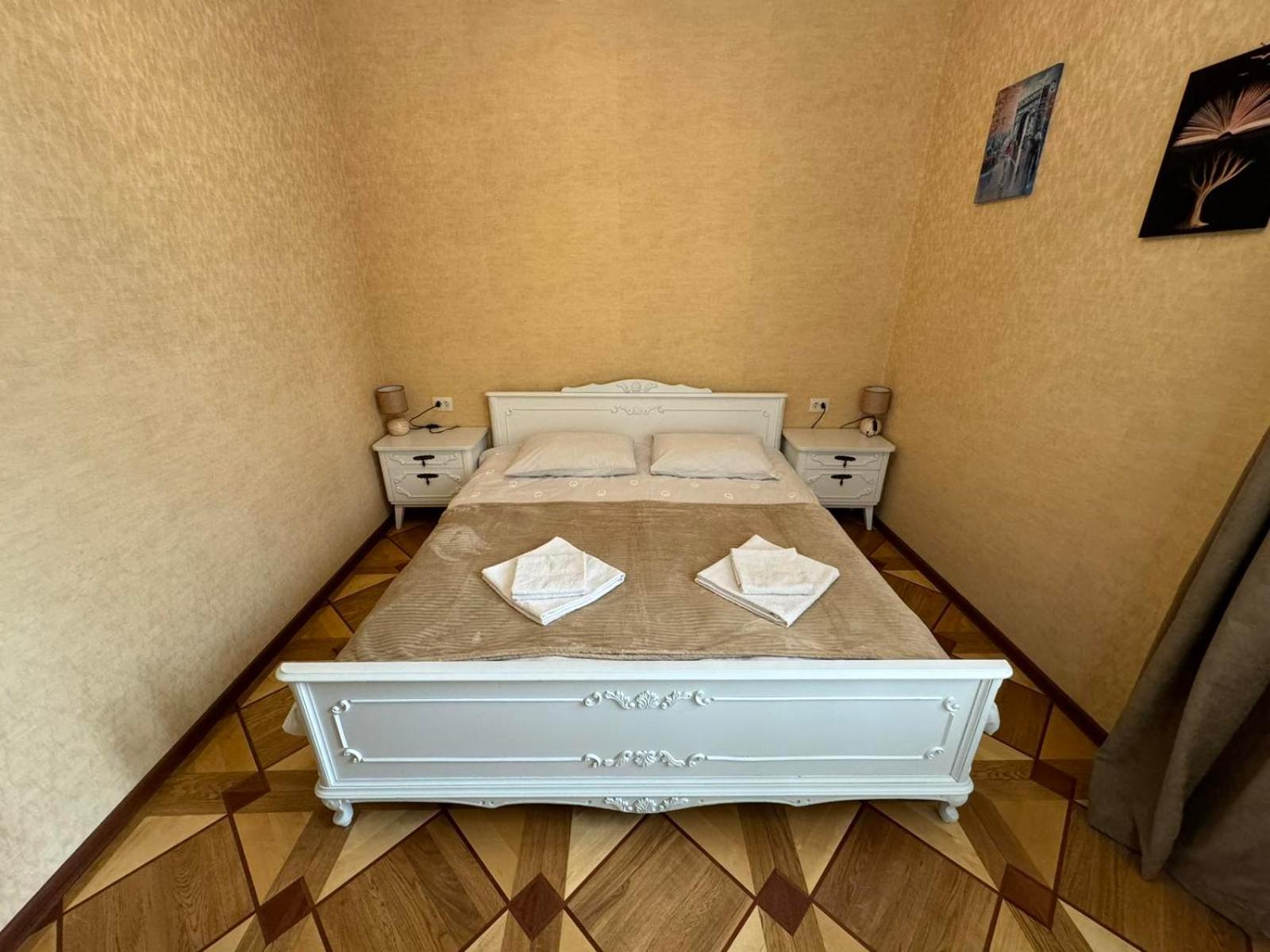 K&N Guesthouse Tbilisi Esterno foto